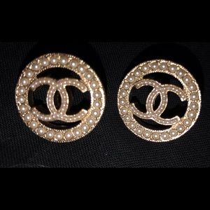 Genuine Chanel Earrings.  Round pierced earrings.  Silver color/pearls.